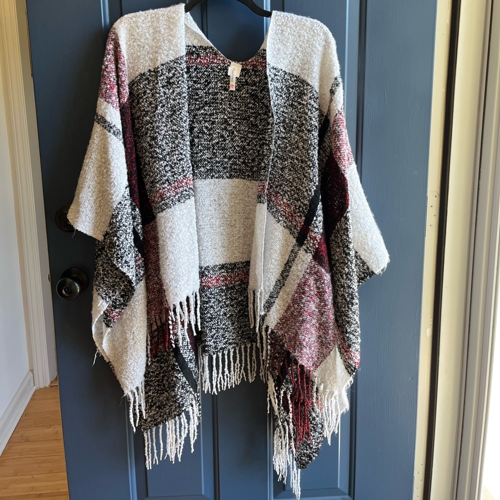 Cozy Plaid Fringe Poncho